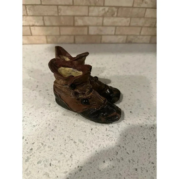 POPULAR IMPORTS 1999 “VICTORIA CHILD’S COLLECTION”  SMALL VICTORIAN SHOES FIGURE - Picture 3 of 4